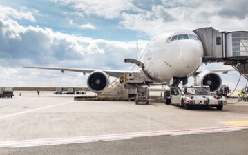 Dekarbonisierung von Flughäfen: Machbarkeitsstudien zur Reduzierung des CO2-Fußabdrucks von Bodenprozessen